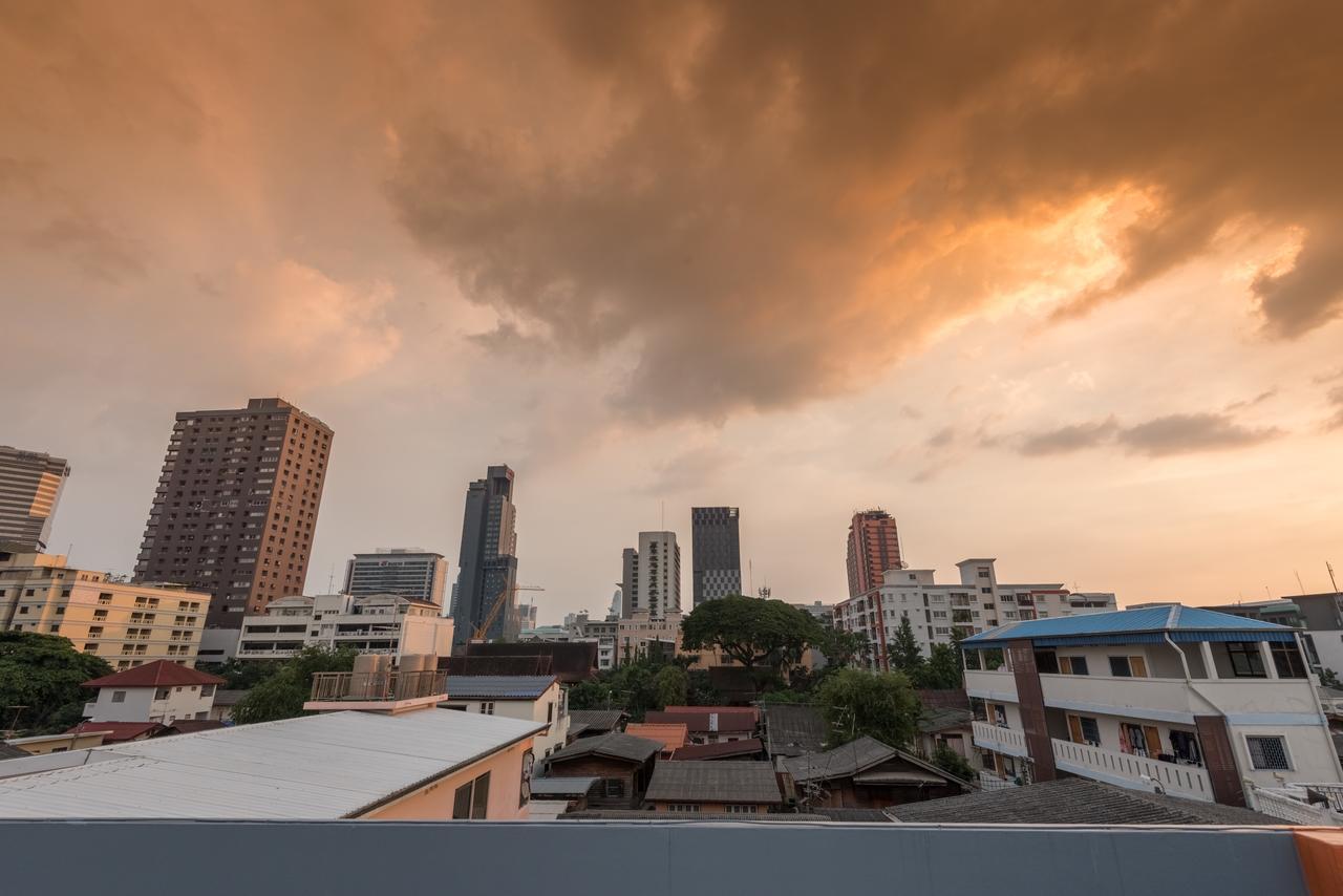 Baansu Hostel Bangkok Exterior foto